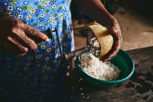 Cook a local dish with a family in Galle