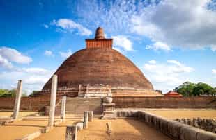 Visit the ancient Buddhist temple, Jetavanaramaya