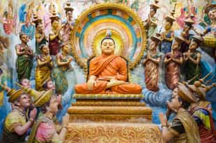 Visit the temple of Agurukaramulla in Negombo