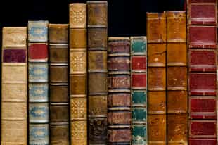Explore Mompox's history of literature and poetry