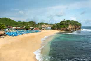 Discover the white sandy beaches of Yogyakarta