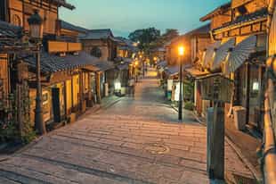 Take a stroll in the Gion District, Kyoto