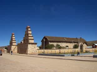 Visit towns & villages near the Salar de Uyuni