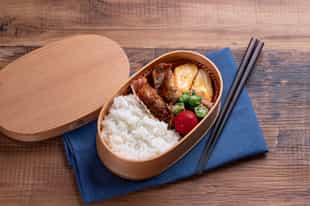 Make and fill your own bento box in Fukuoka
