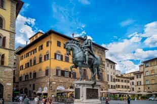 Take a stroll through the piazzas of Florence