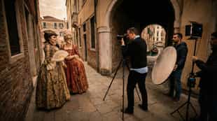 Go on a Venetian costume photoshoot experience