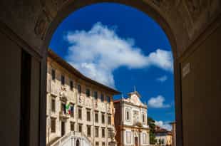 Visit the iconic Piazza dei Cavalieri in Pisa