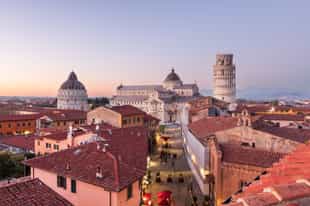 Admire the magnificent Piazza del Duomo, Pisa
