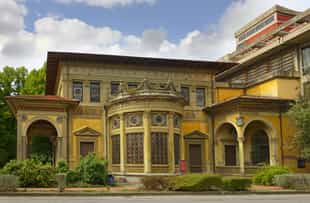 Marvel at the architecture of Montecatini Terme 