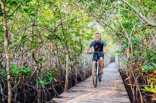 Go cycling in Esteros del Iberá