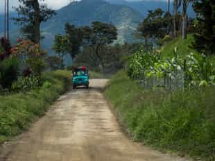 Scenic jeep ride and regional heritage in Jardín