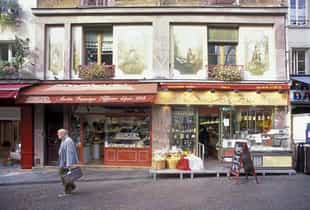 Explore the Latin Quarter on foot