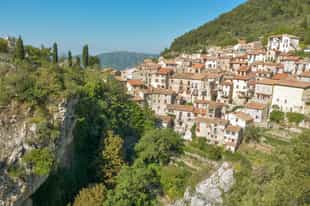 Visit the hilltop villages of the Riviera