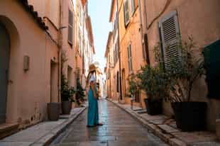 Walk the harbour and old town of Saint-Tropez