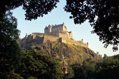 Storm Edinburgh Castle's ancient ramparts
