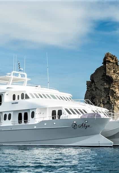 M/C Alya, Isla Santa Cruz | Timbuktu Travel