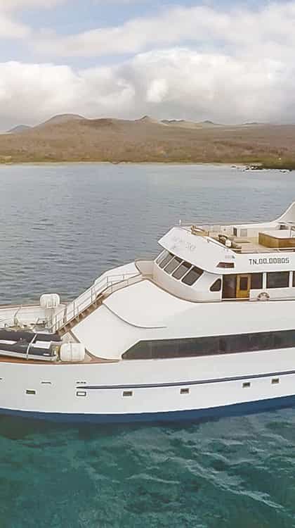 Sea Star Yacht, Isla Santa Cruz | Timbuktu Travel
