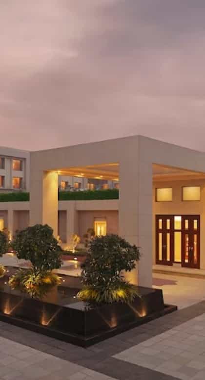 DoubleTree by Hilton Hotel Agra, Agra | Timbuktu Travel