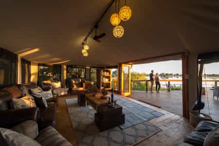 The spacious main area and breathtaking views