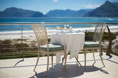 Dine over the ocean