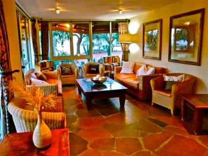 The lounge in the restaurant is a peaceful and quiet little corner where guests can do some reading or simply have a drink.