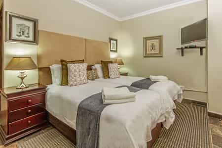 Spacious and comfortable, this room offers private entrance and private and secure parking. 
