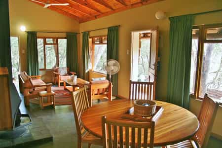 Lounge & Dining