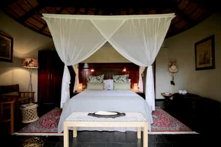 Rondavel set with King Bed, mosquito net and luxury linens