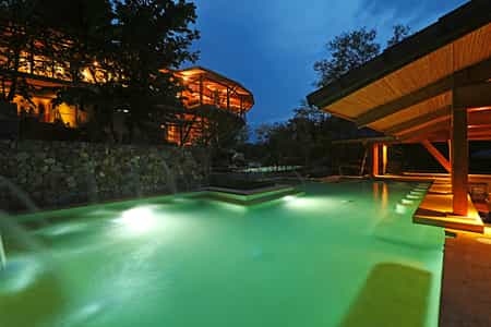 Three thermal pools with different temperatures 