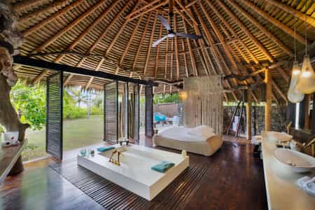 Beachfront Villa - Bathroom