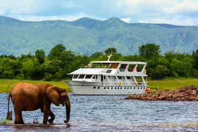 Houseboat cruise