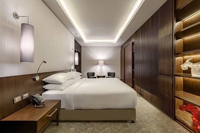 Dusit Thani LakeView Cairo